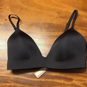 Skims wireless form t-shirt bra